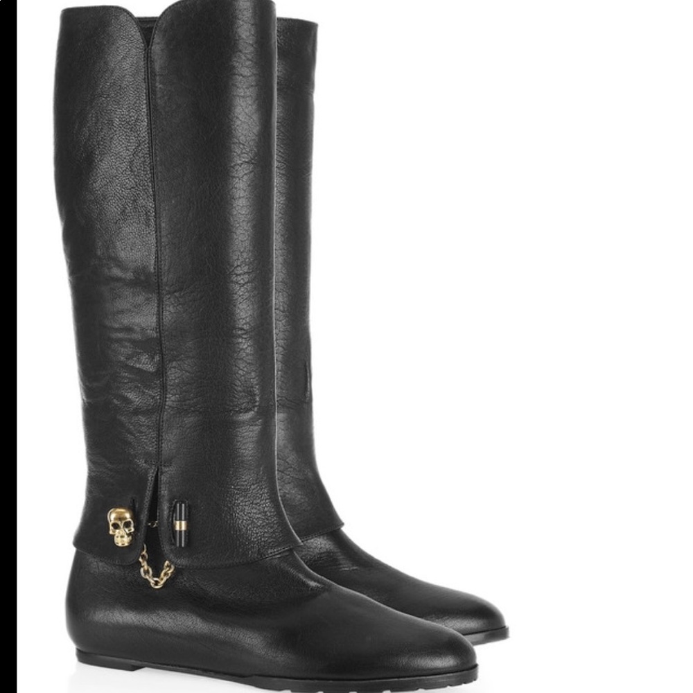 Alexander McQueen flat boots with skulls